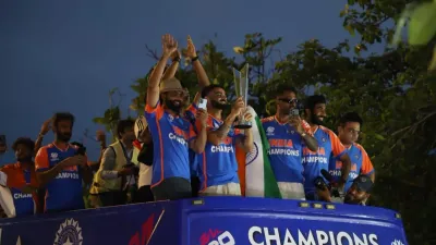 team india victory parade  વાનખેડે સ્ટેડિયમમાં ટીમ ઈન્ડિયાએ જોરદાર ડાન્સ કર્યો